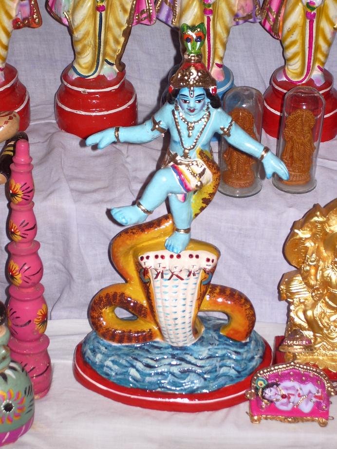Bommala Koluvu